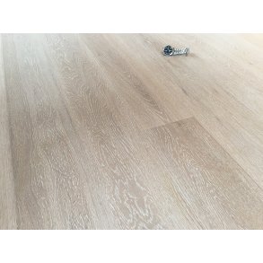 Restparti - Plankegulv - Brstet Eg med hvid ultra matlak - I alt 8,46 m2 - Spar 67 %