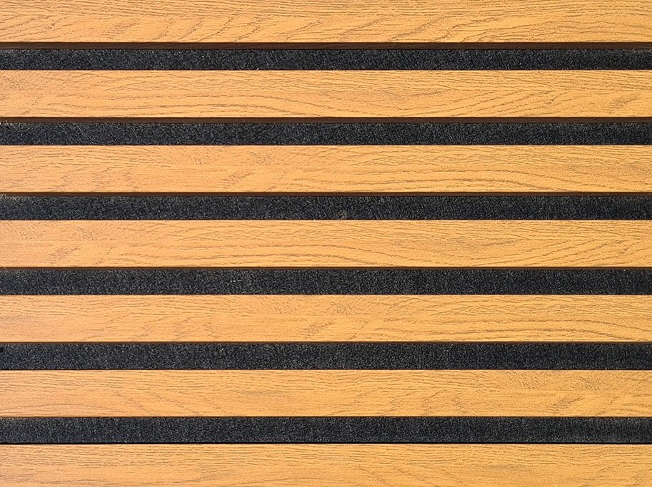 Akustikpanel - Oljerad Ek m. svart bakgrund - 60,5 x 244 cm