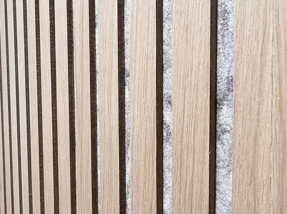 Akustikpanel - Ljus Ek med gr bakgrund - 60 x 240 cm