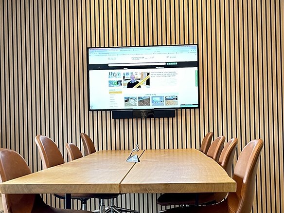 Akustikpanel - Lys Eg m. sort baggrund - 60,5 x 244 cm Akustikpanel