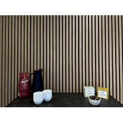 Akustikpanel - Oljerad Ek m. svart bakgrund - 60 x 240 cm