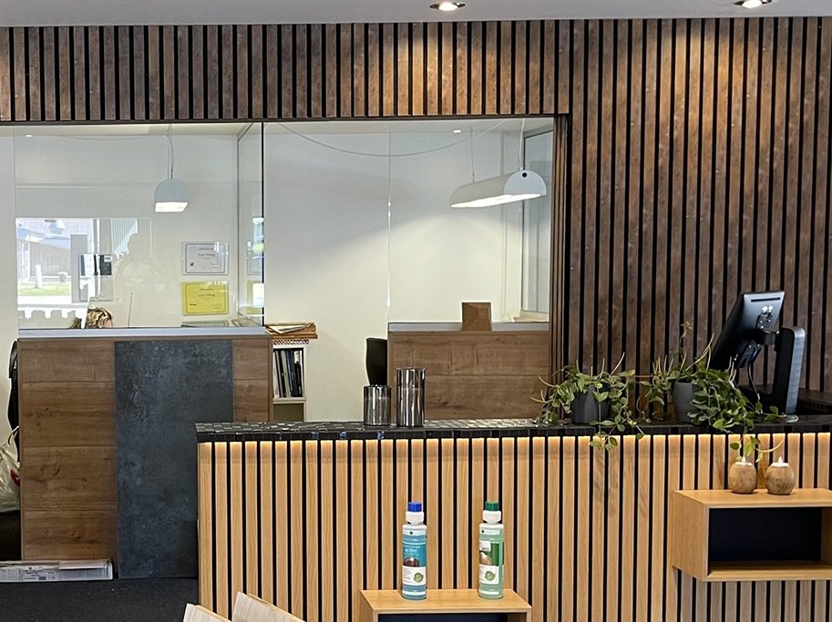 Akustikpanel - Rust/Kobber m. sort baggrund - 60,5 x 244 cm