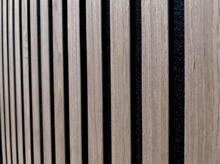 Akustikpanel - Obehandlad Valnt m. svart bakgrund - 60 x 240 cm