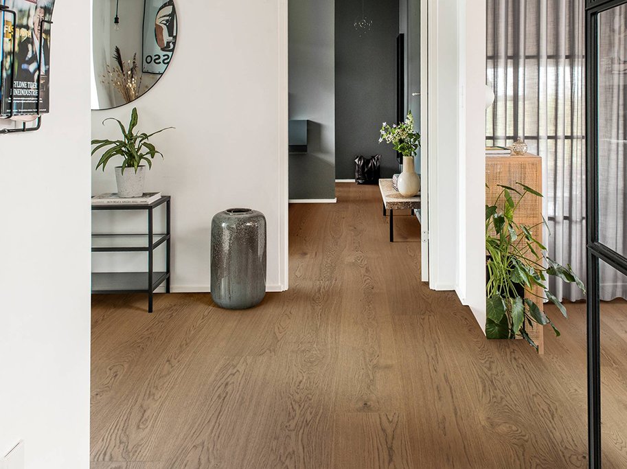 Bjelin Plankegulv - Woodura b�rstet Eg LINDBY 3.0 XXL med Shadow Brown matlak - Bredde 271 mm