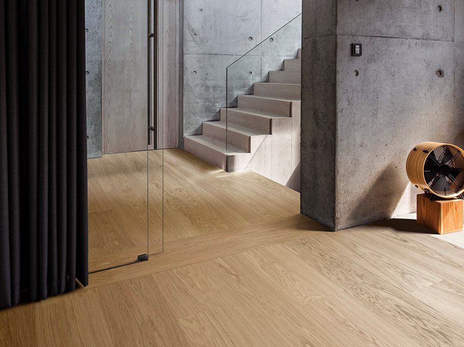 Bjelin Plankegulv - Woodura b�rstet Eg LYA 3.0 XXL med klar matlak - Bredde 271 mm