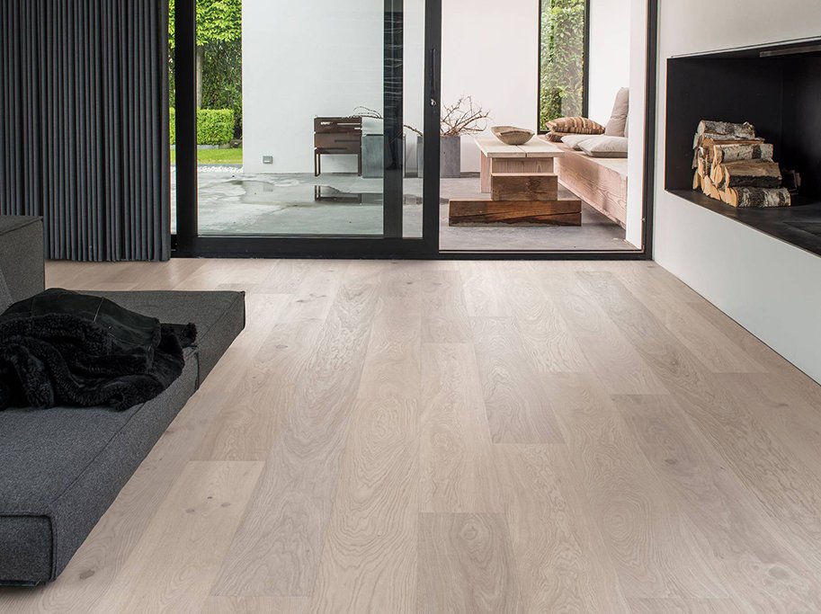 Bjelin Plankegulv - Woodura b�rstet Eg VIARP 3.0 XXL med Powder White matlak - Bredde 271 mm