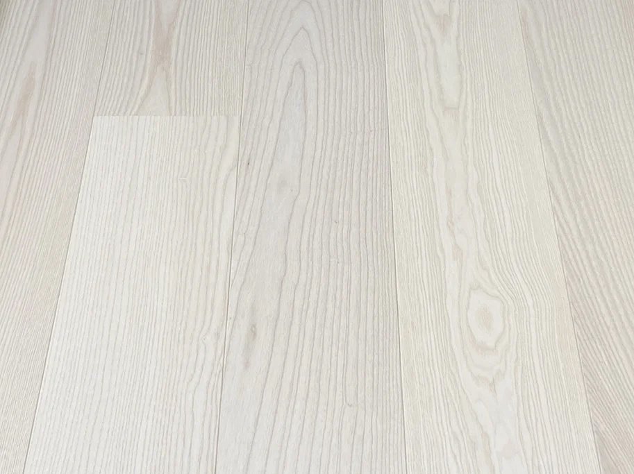 Plankegulv - Brstet Ask Nordic Exklusiv med hvid matlak - Bredde 180 mm