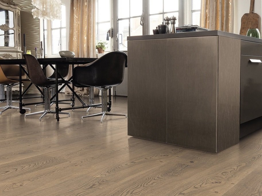 HARO Plankegulv - Brstet Tobaksgr Eg med klar olie - Bredde 240 mm