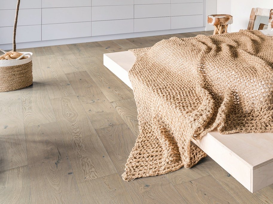 HARO Plankegulv - Brstet Eg Lysehvid Sauvage med hvid naturaDur matlak - Bredde 240 mm