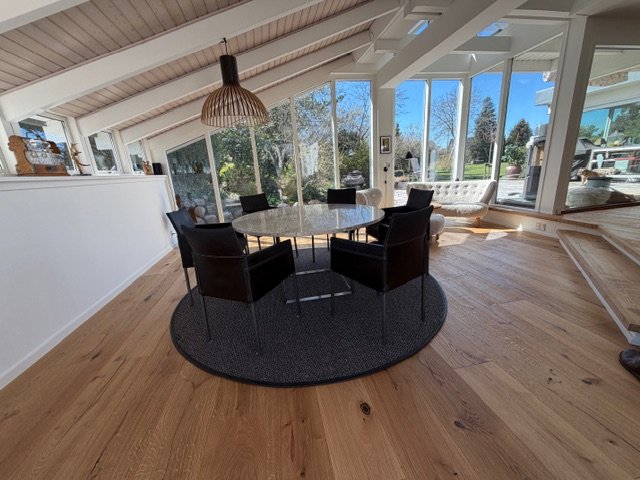 Plankegulv - Herreg�rdsplank i b�rstet Eg med klar olie - Bredde 260 mm