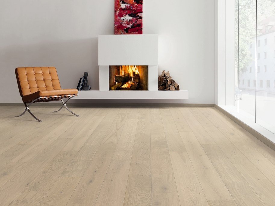 Plankegulv - Brstet Eg Beach med grtonet matlak - Bredde 180 mm