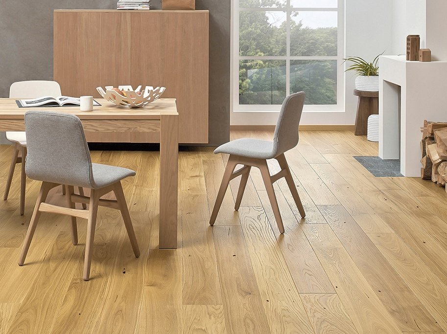 Plankegulv - Brstet Eg Caramel med klar matlak - Bredde 180 mm