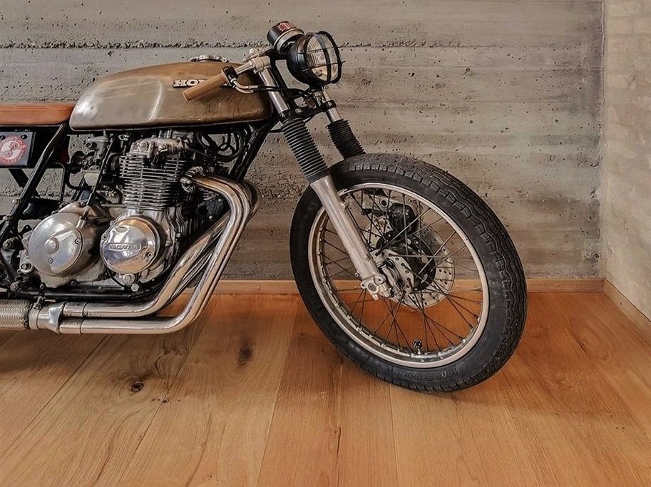 Plankegulv - Brstet Eg Rustik med klar matlak - Bredde 260 mm