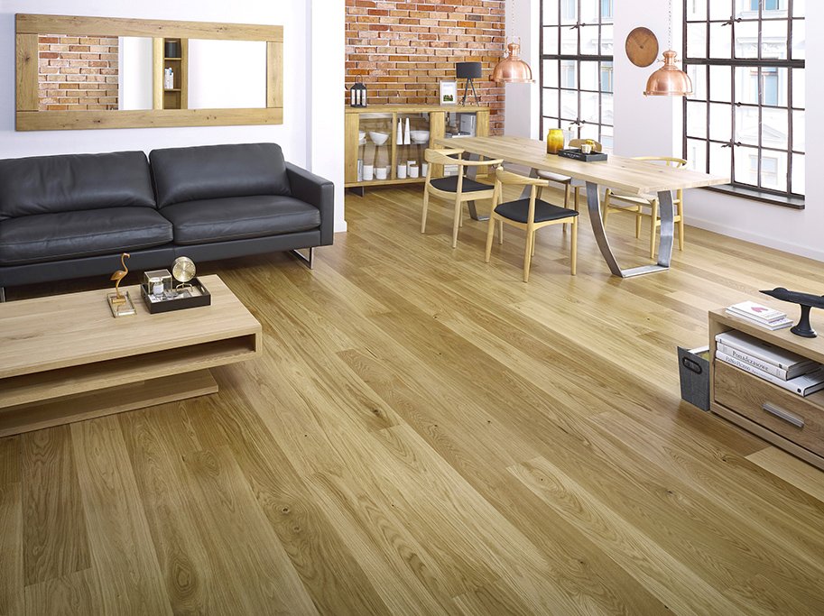 Plankegulv - B�rstet Eg Family+ med klar matlak - Bredde 180 mm 