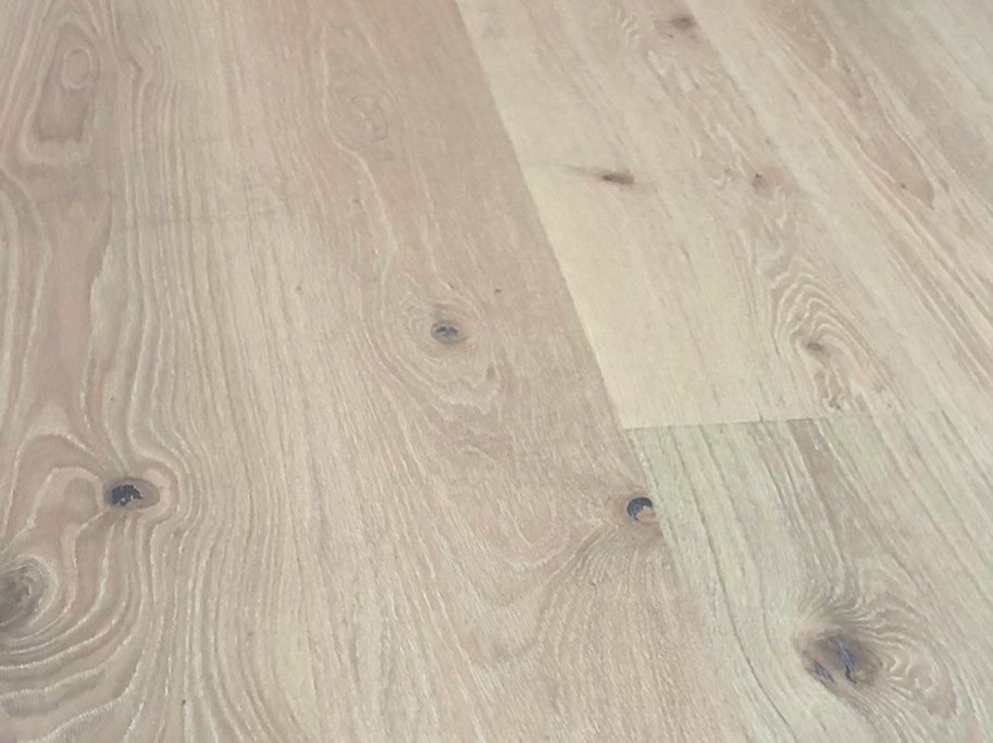 Plankegulv - Eg Rustik med hvid matlak - Bredde 220 mm