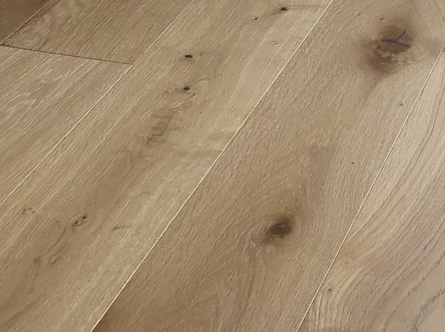 Plankegulv - Eg Rustik med klar matlak - Bredde 220 mm