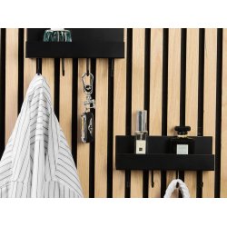 Svart hylla med 4 krokar