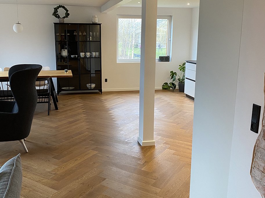 Stavparket med kliksystem - Brstet Eg Country med klar matlak - Bredde 130 mm