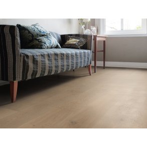 Plankegulv - Brstet Eg med grtonet matlak - Bredde 180 mm